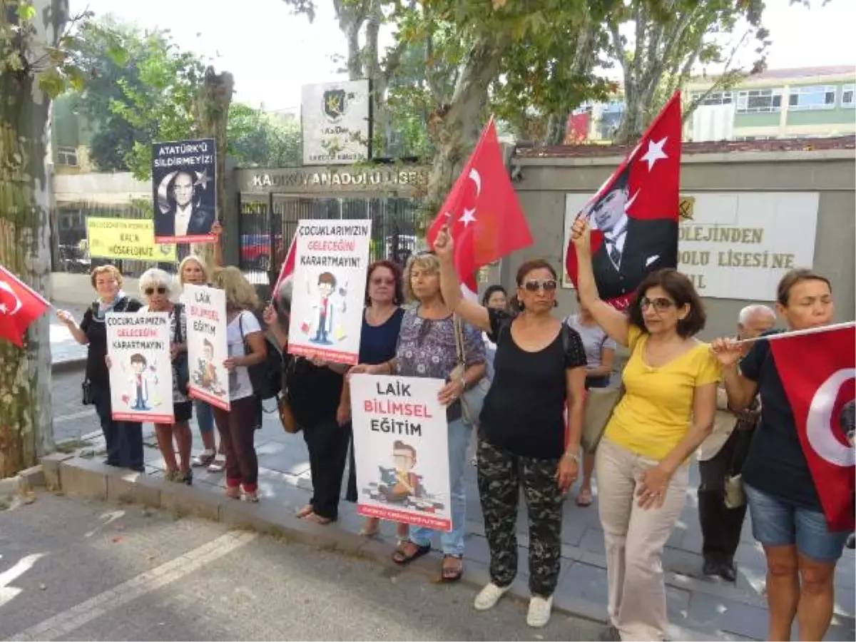 Kadıköy\'de Müfredat Protestosu