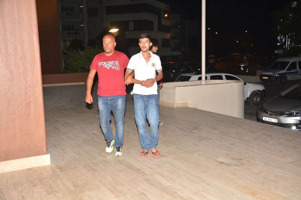 Kaldırımda Oturan Köpeğe Tekme Atan Şahıs Yakalandı