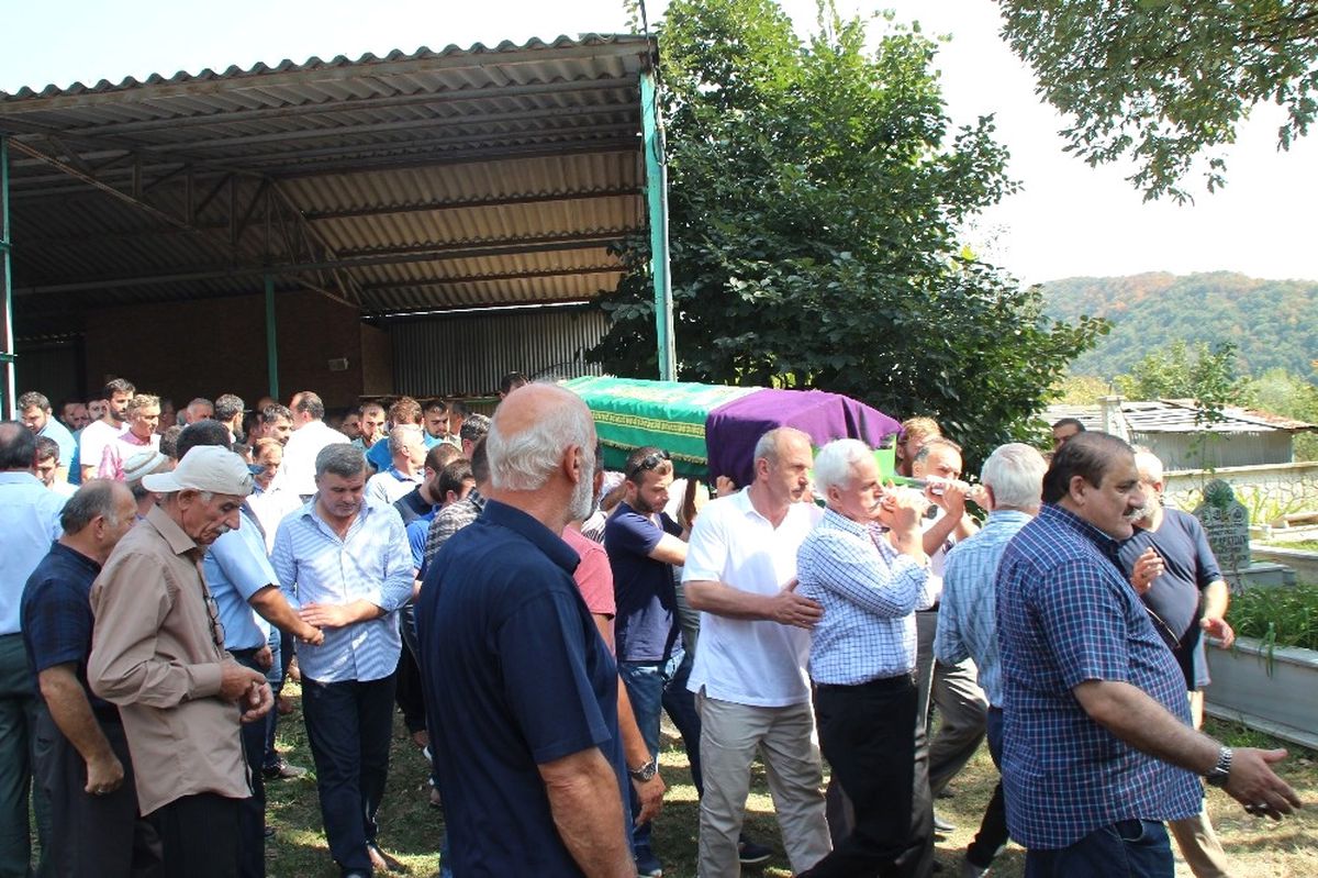 Karnındaki Bebeği ile Kazada Ölen Kadın Son Yolculuğuna Uğurlandı