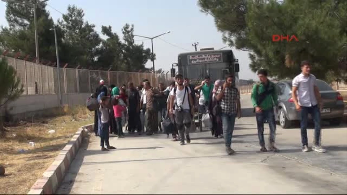 Kilis Bayramı Ülkelerinde Geçiren 25 Bin Suriyeli Türkiye\'ye Döndü