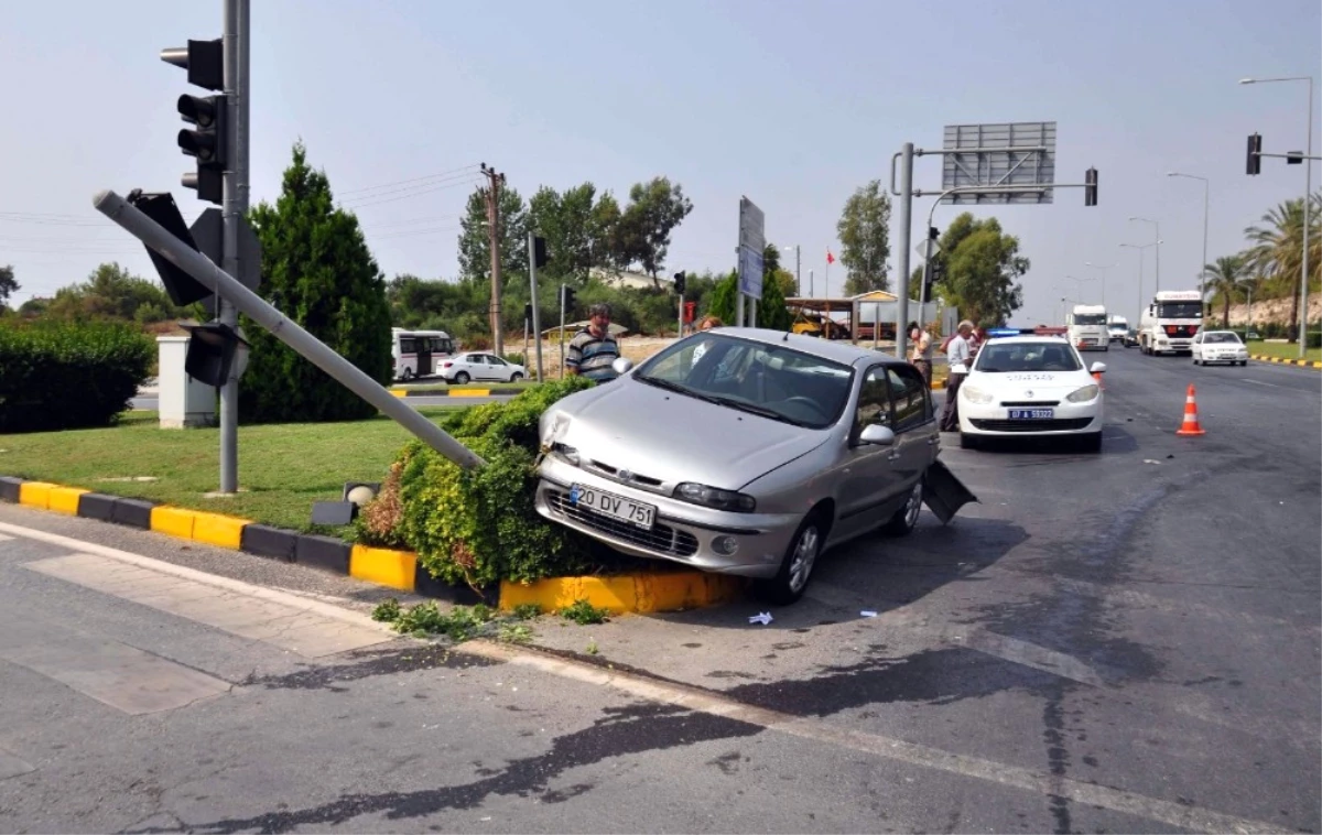 Manavgat\'ta Trafik Kazası: 1 Yaralı