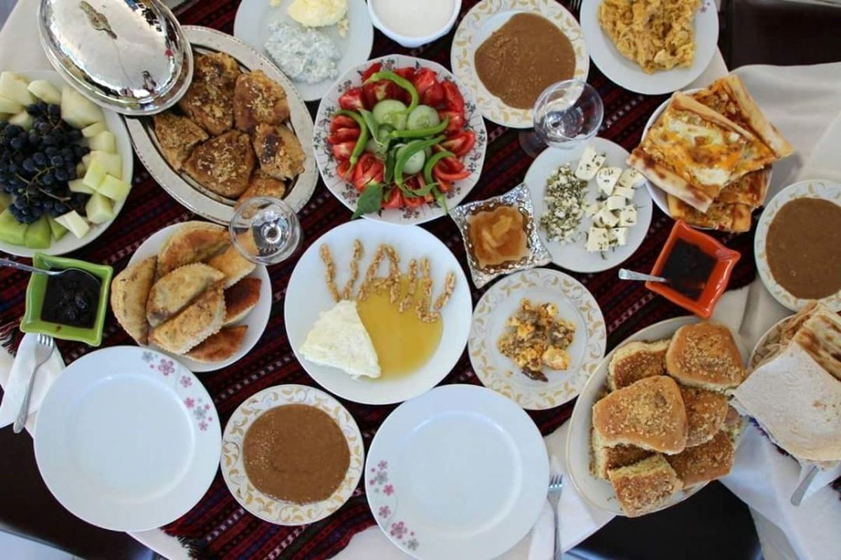 Mavi Fularlılar\' Van Kahvaltı Kültürünü Tanıttı