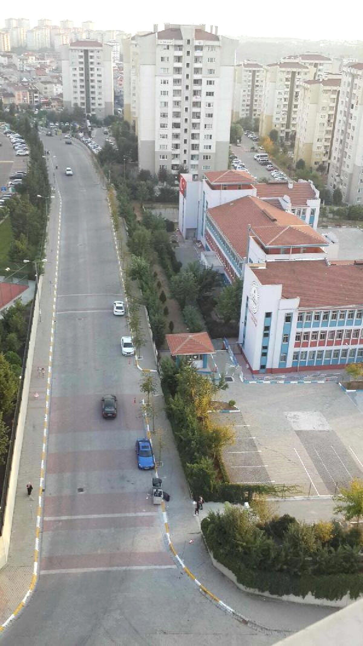 Okul Önündeki Yolun Dağılımdan Önceki ve Sonraki Durumu
