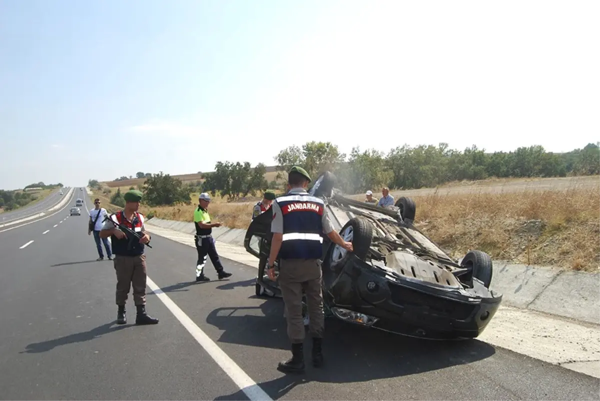 Otomobil Takla Attı: 4 Yaralı