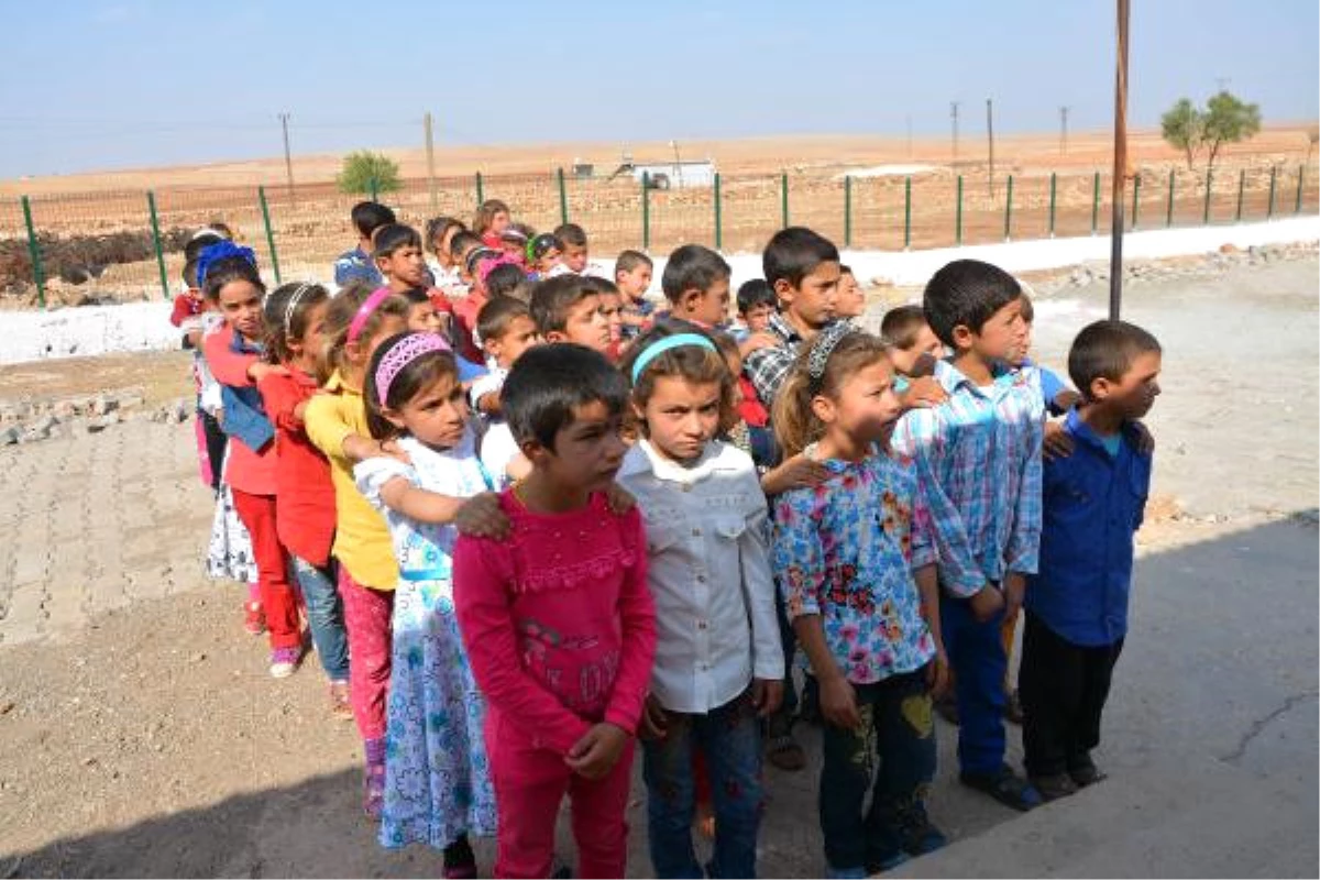 PKK\'nın Şehit Ettiği Necmettin Öğretmenin Okulunda Hüzünlü Ders Başı
