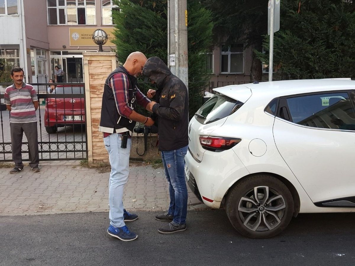Polisler Okulların İlk Gününde Oku Önlerinde Uygulama Yaptı