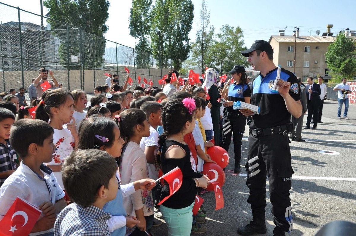 Polisten Öğrencilere Güvenlik Uyarısı