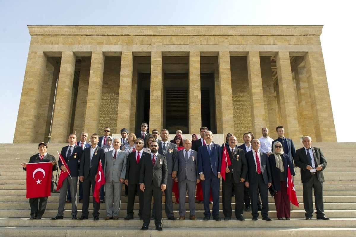 Şehit Yakınları ve Gaziler Anıtkabir\'i Ziyaret Etti