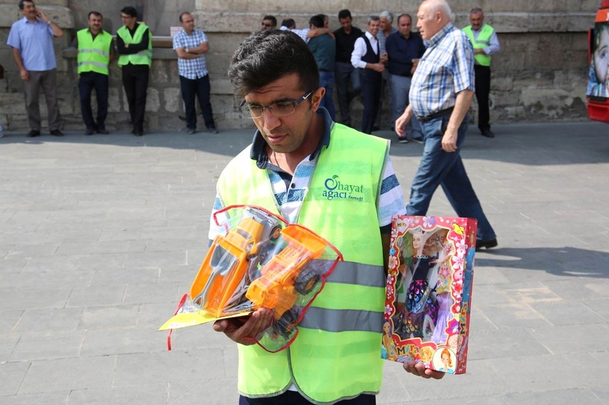 Sivas\'tan Suriyeli Çocuklara Oyuncak Yardımı
