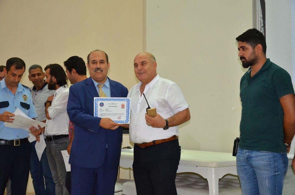 Tarsus\'ta Başarılı 230 Emniyet Mensubuna Takdirname Verildi