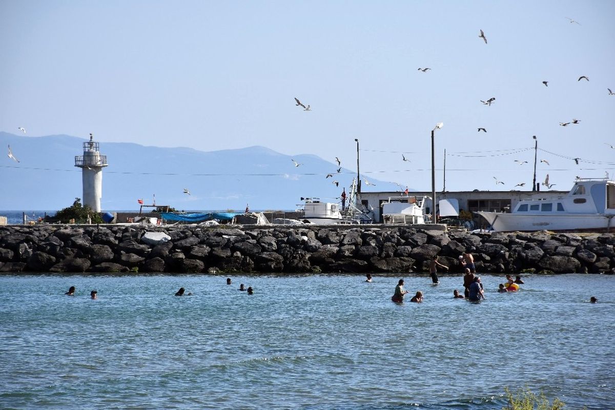 Tekirdağ\'da Vatandaşlar Sahile Koşuyor