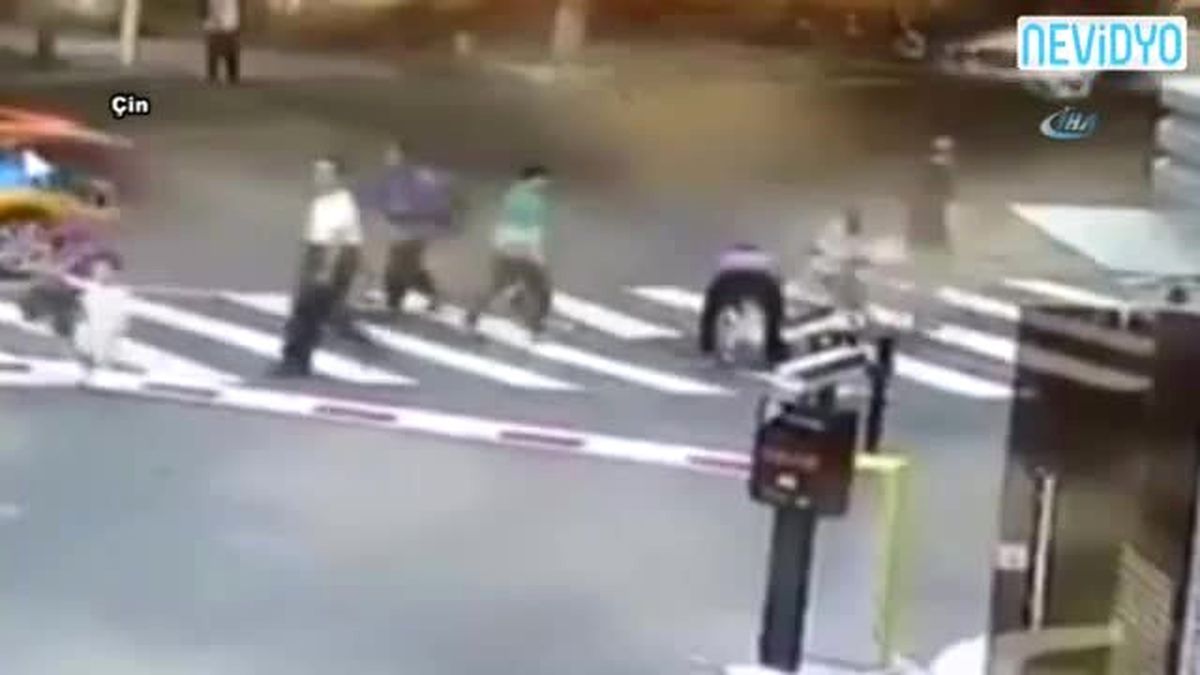 Torununa Tuvaletini Yaptırırken Aracın Altında Kaldılar