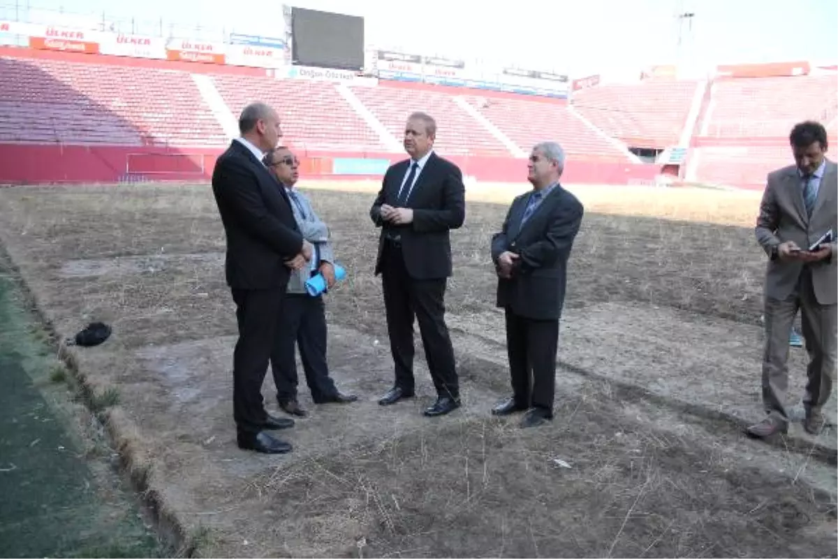 Trabzonspor\'un Eski Stadı Avni Aker Yıkılıyor