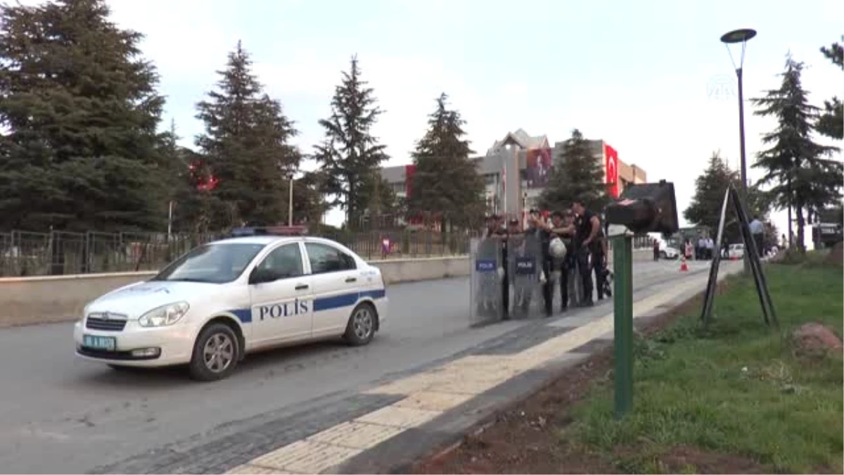 Tuğluk\'un Annesinin Cenaze Törenindeki Olaylarla İlgili 3 Kişi Tutuklandı - Ankara