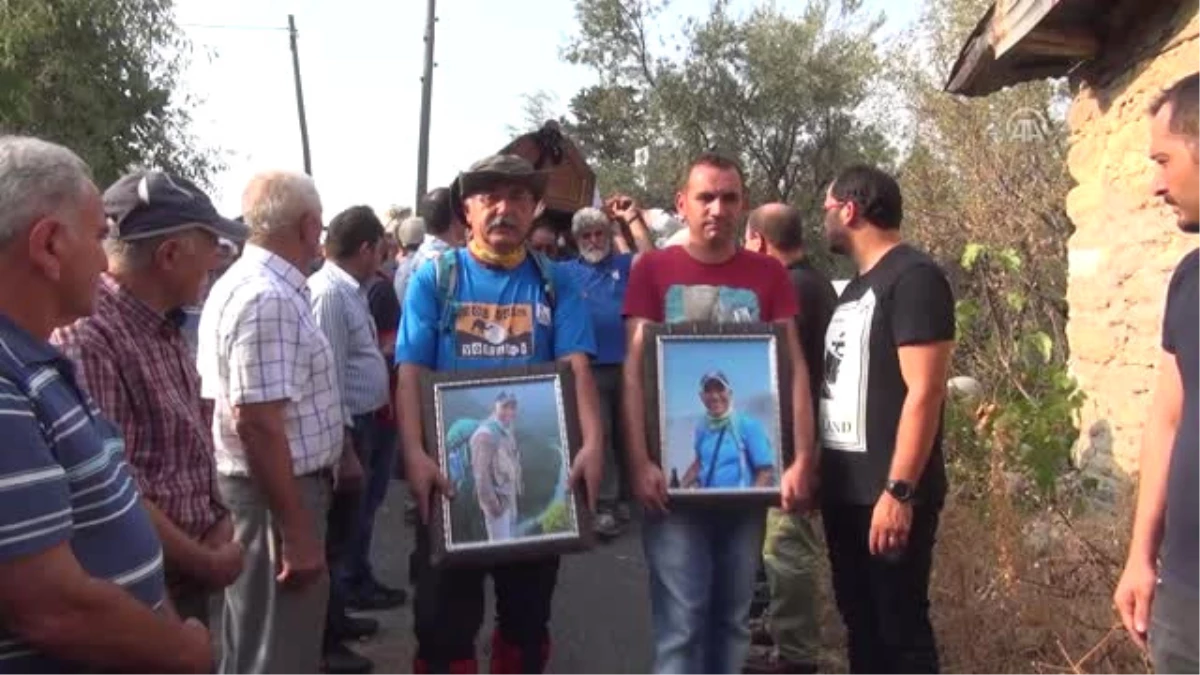 Tur Midibüsü Kazasında Yaşamını Yitiren Ali Çetin\'in Cenazesi Toprağa Verildi