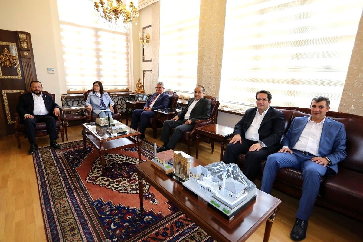 AK Parti Heyeti Vali Aykut Pekmez ile Görüştü