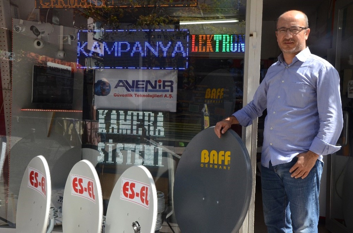 Ekmek Parası İçin Yaz Kış Çatılarda Geziyorlar