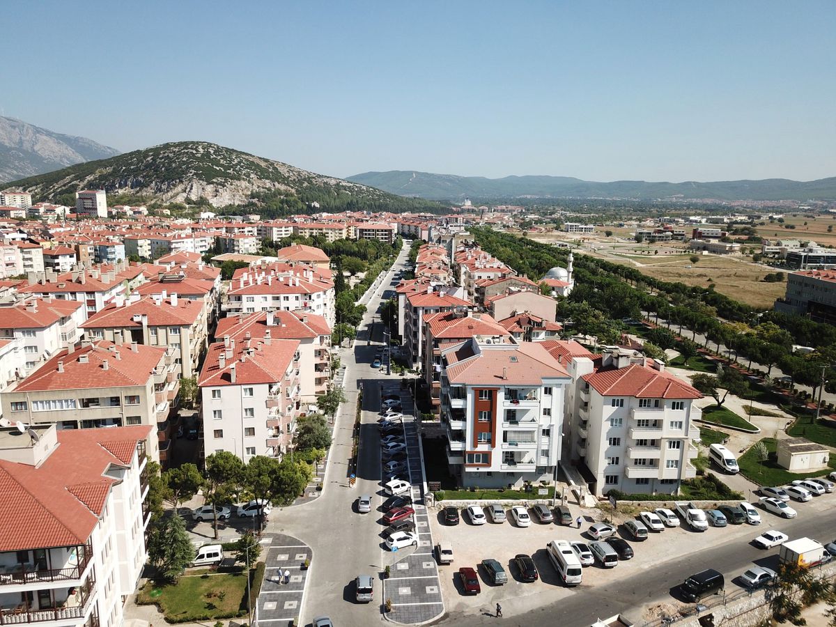 Emek Caddesi Çağdaş Bir Görünüme Kavuştu