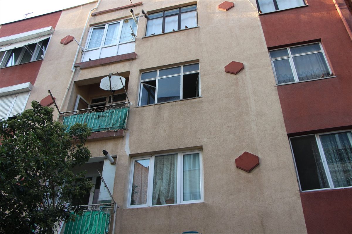 Emekli Astsubay Evinde Ölü Bulundu