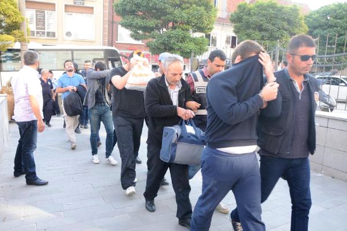 Eskişehir\'de Fetö Şüphelisi 16 Kişi Adliyede