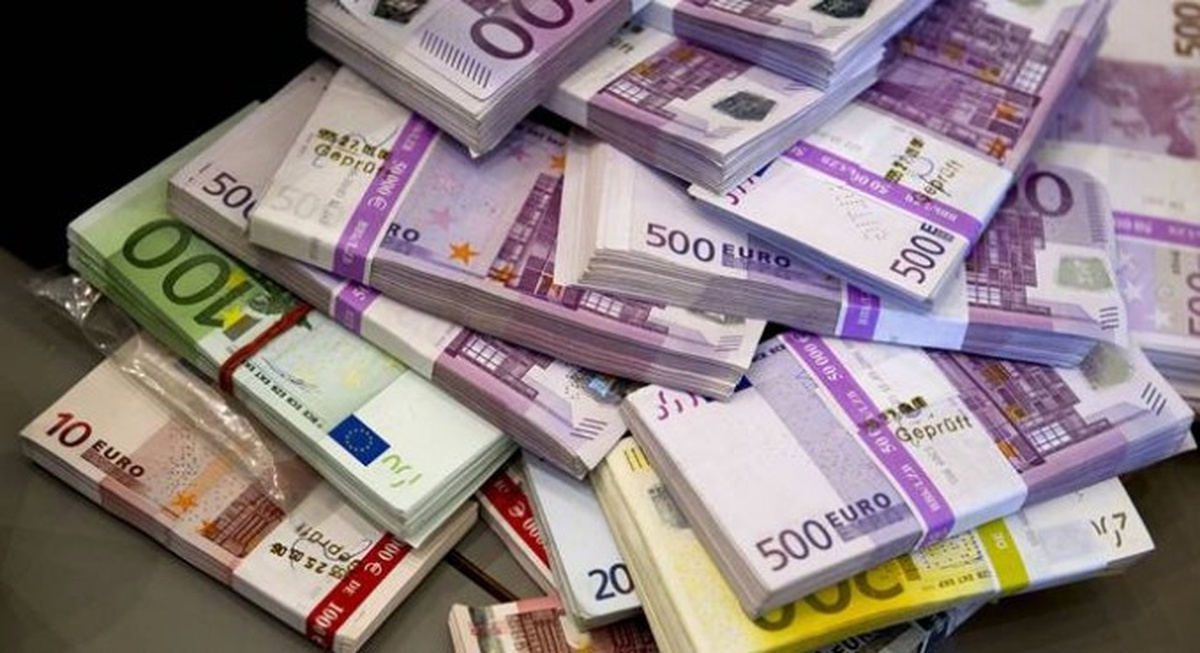 Euro Bölgesi\'nde Enflasyonun Düşmesi Güçlü Euroya Bağlı