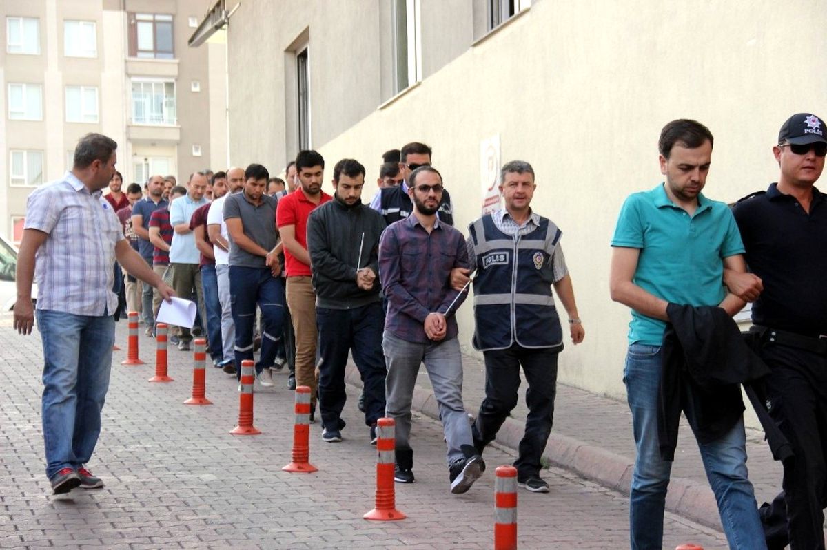 Fetö/pdy\'den Gözaltına Alınan 16 Kişi Adliyeye Sevk Edildi