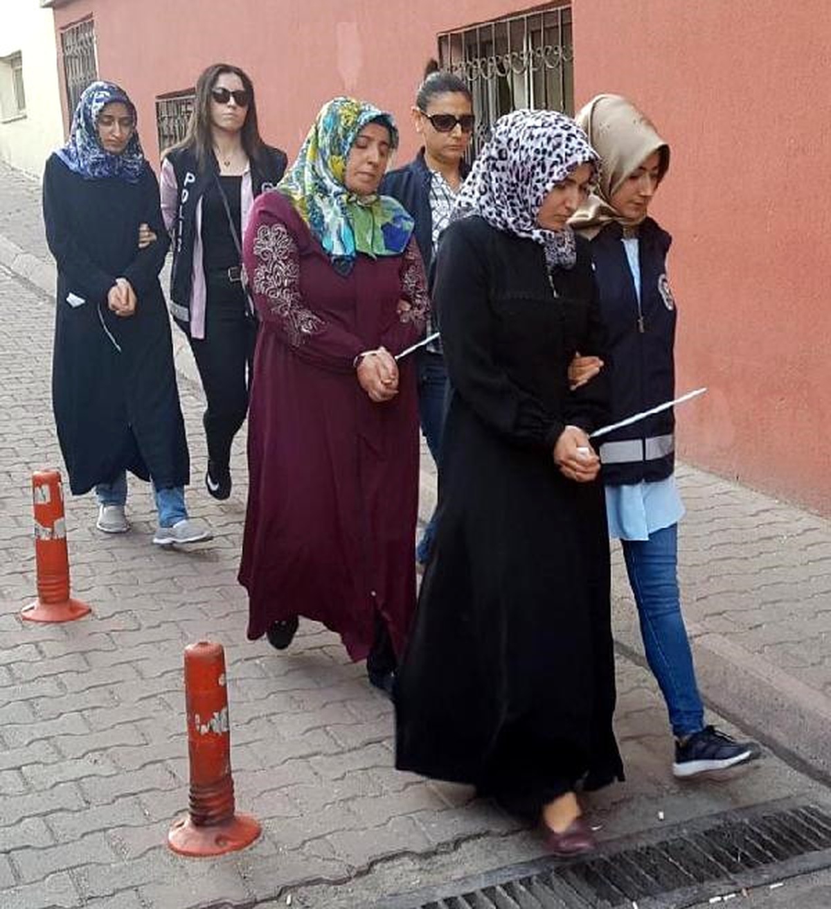 Fetö Şüphelisi 16 Kişi Adliyeye Gönderildi