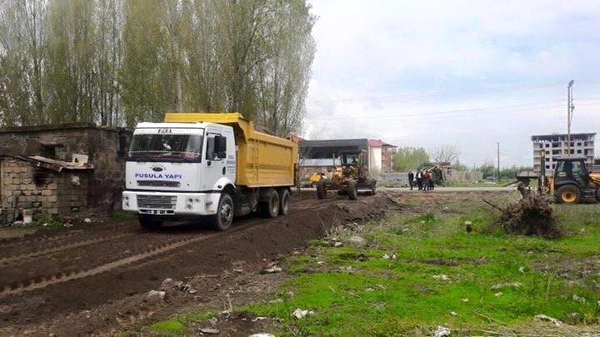Güroymak Belediyesinden Yol Açma Çalışması