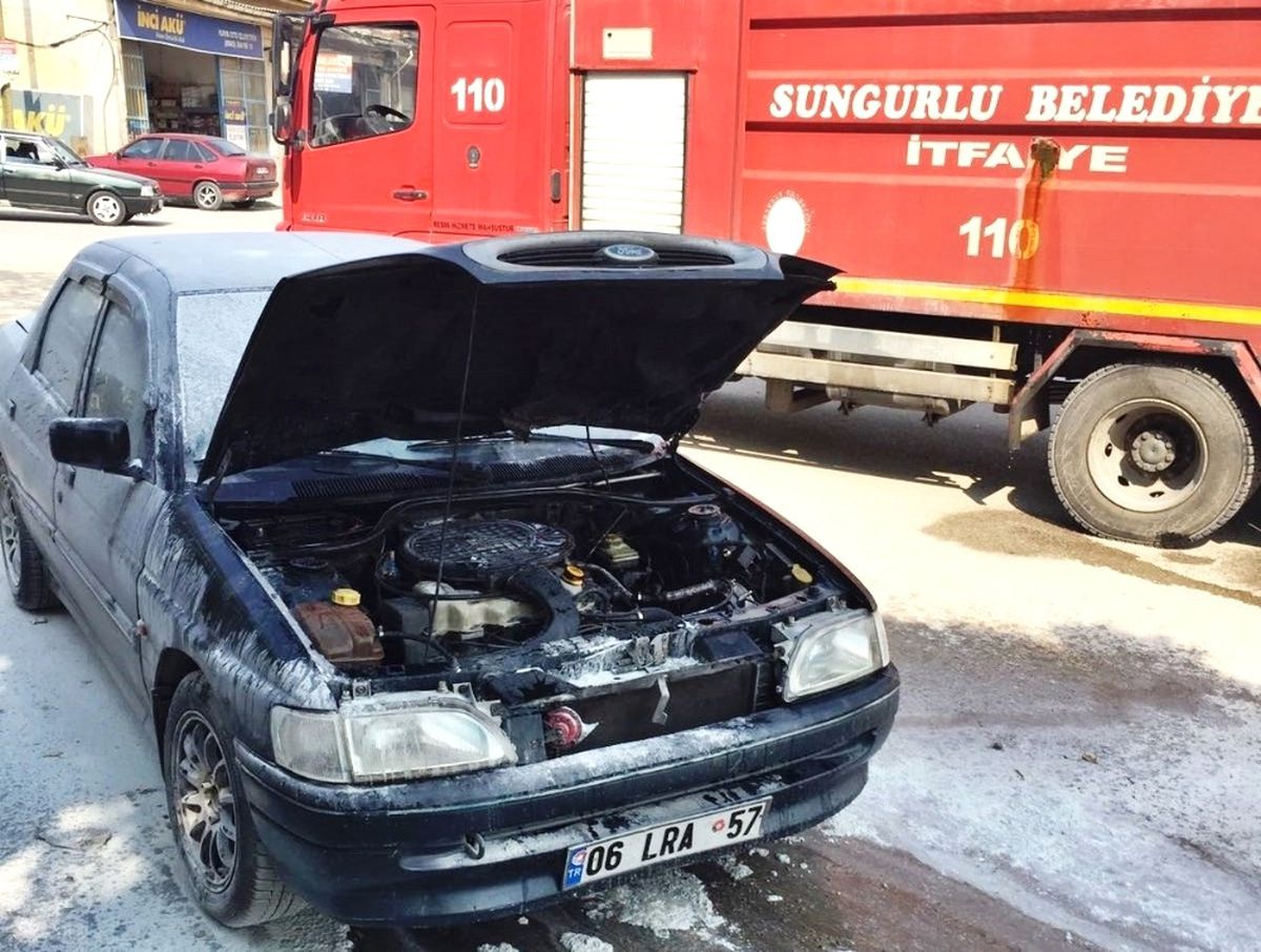 Hareket Halindeki Otomobil Alev Aldı
