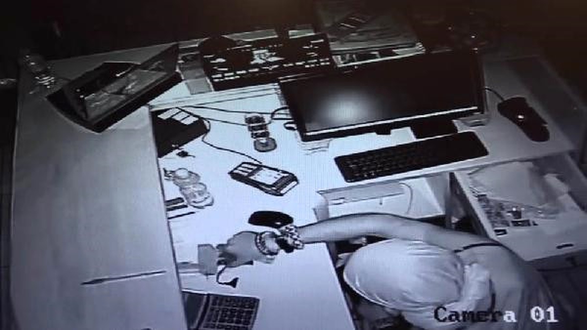 Hırsızın Pişkinliği Polisi ile Dükkan Sahiplerini Şaşırttı