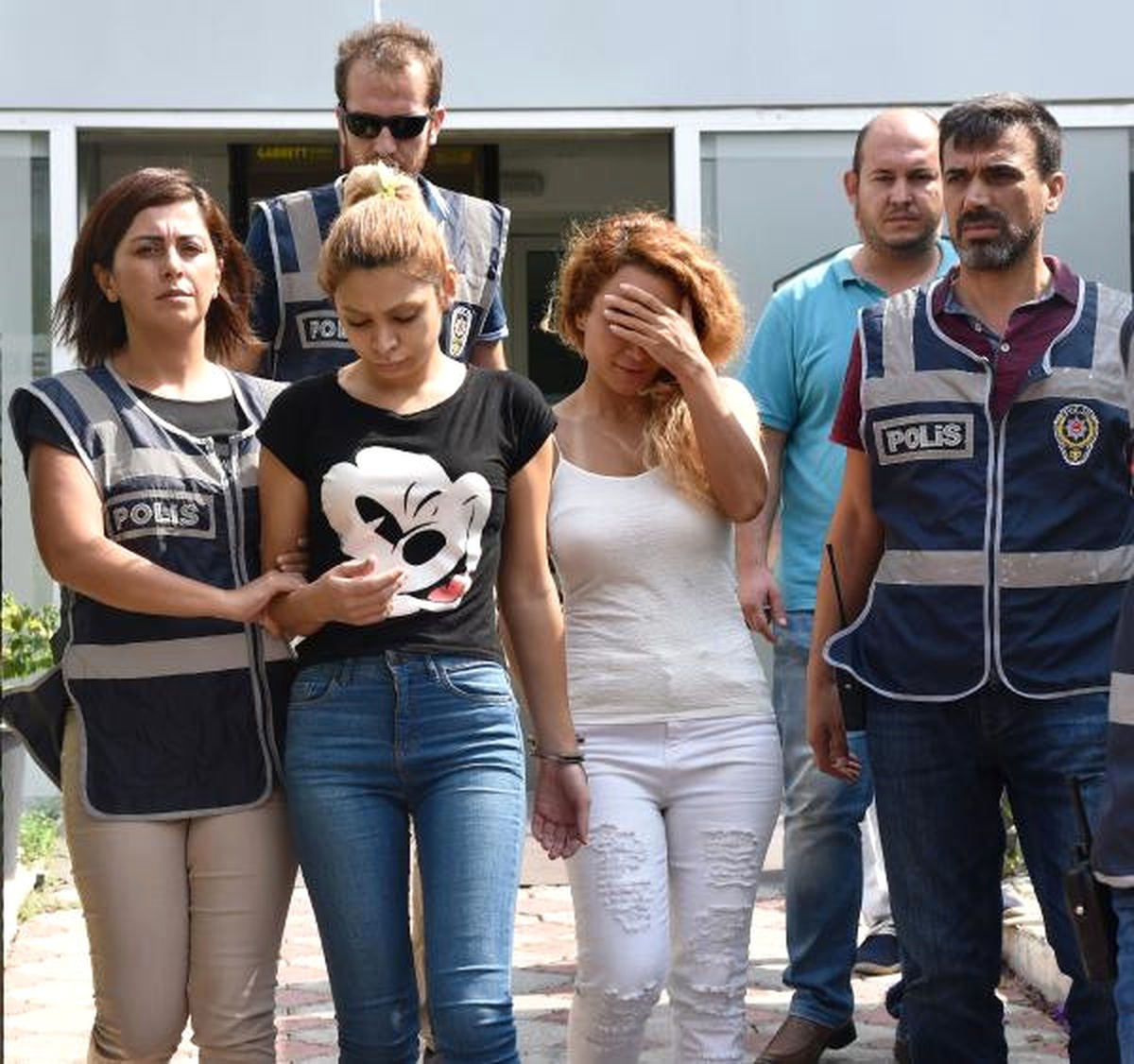 Hırsızlık Şüphelisi İranlı 4 Kadın Tutuklandı