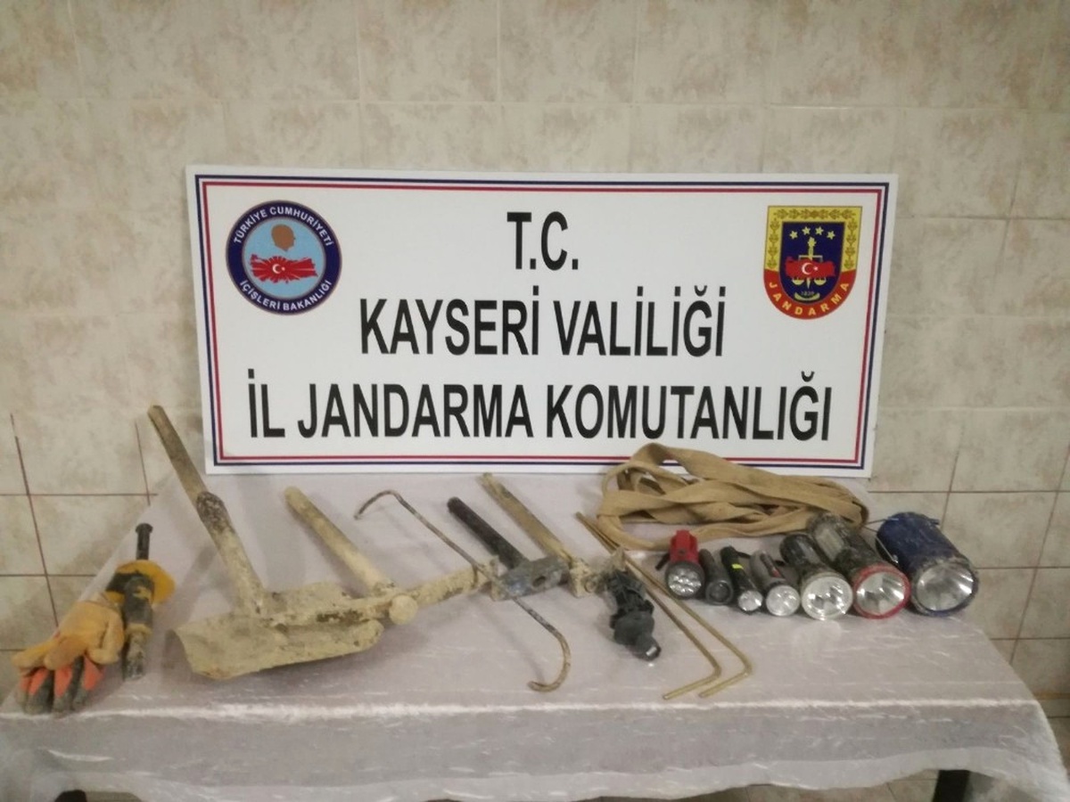 Kaçak Kazı Yapan 6 Kişi Yakalandı