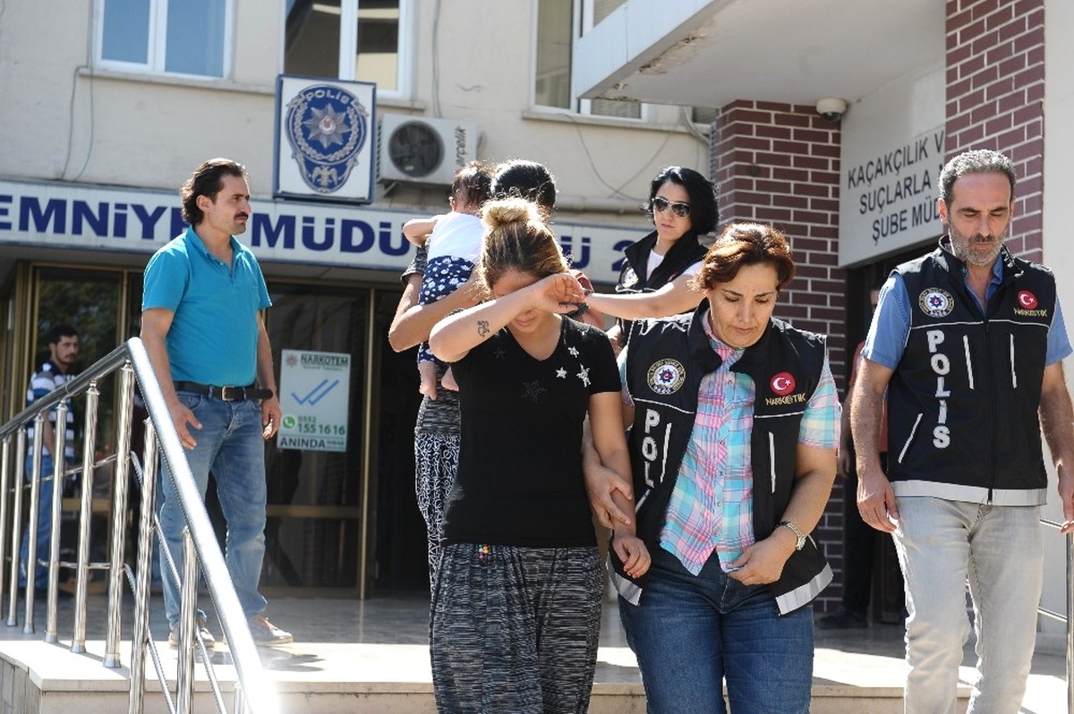 Kadın Zehir Tacirleri Adliyeye Sevk Edildi