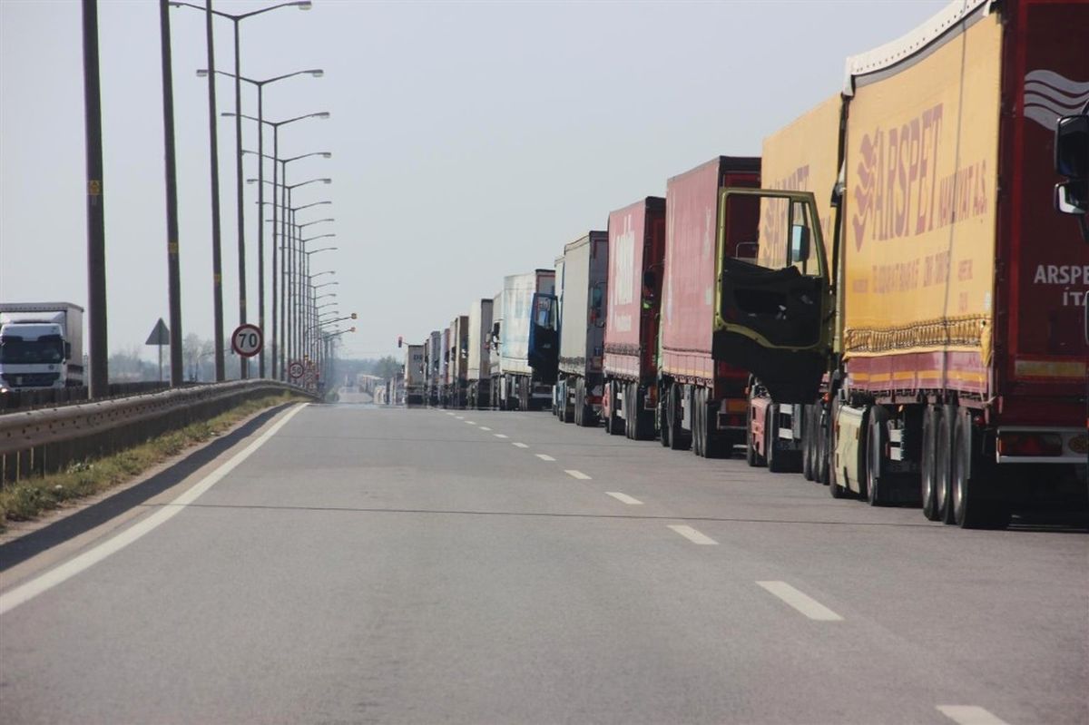 Kapıkule\'de 11 Kilometre Tır Kuyruğu