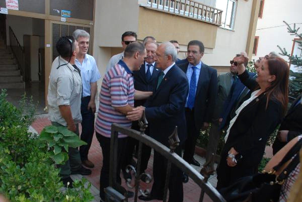 Kılıçdaroğlu, Çorum\'da Şehit Astsubay ve Aybüke Öğretmenin Ailelerini Ziyaret Etti (2)