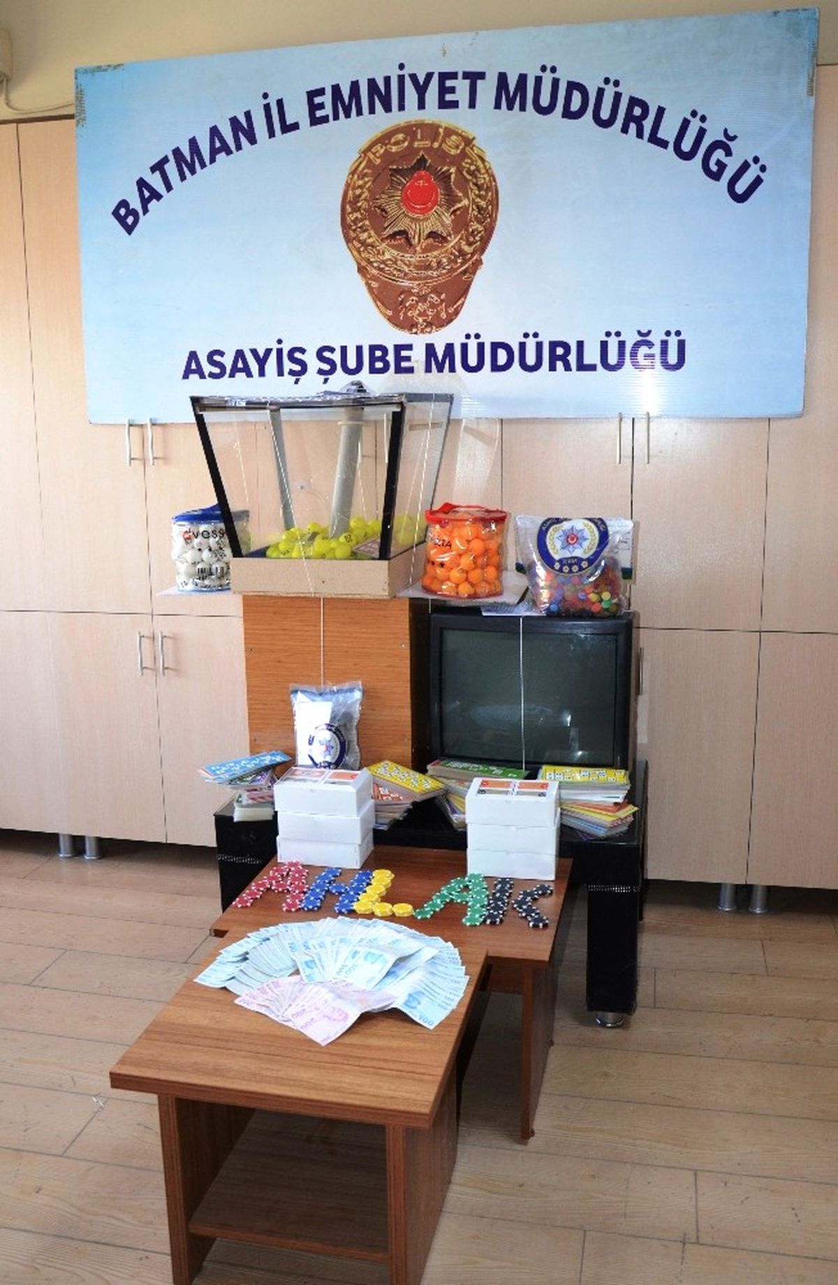 Kumar Oynayan 35 Kişiye 7 Bin 945 TL Para Cezası