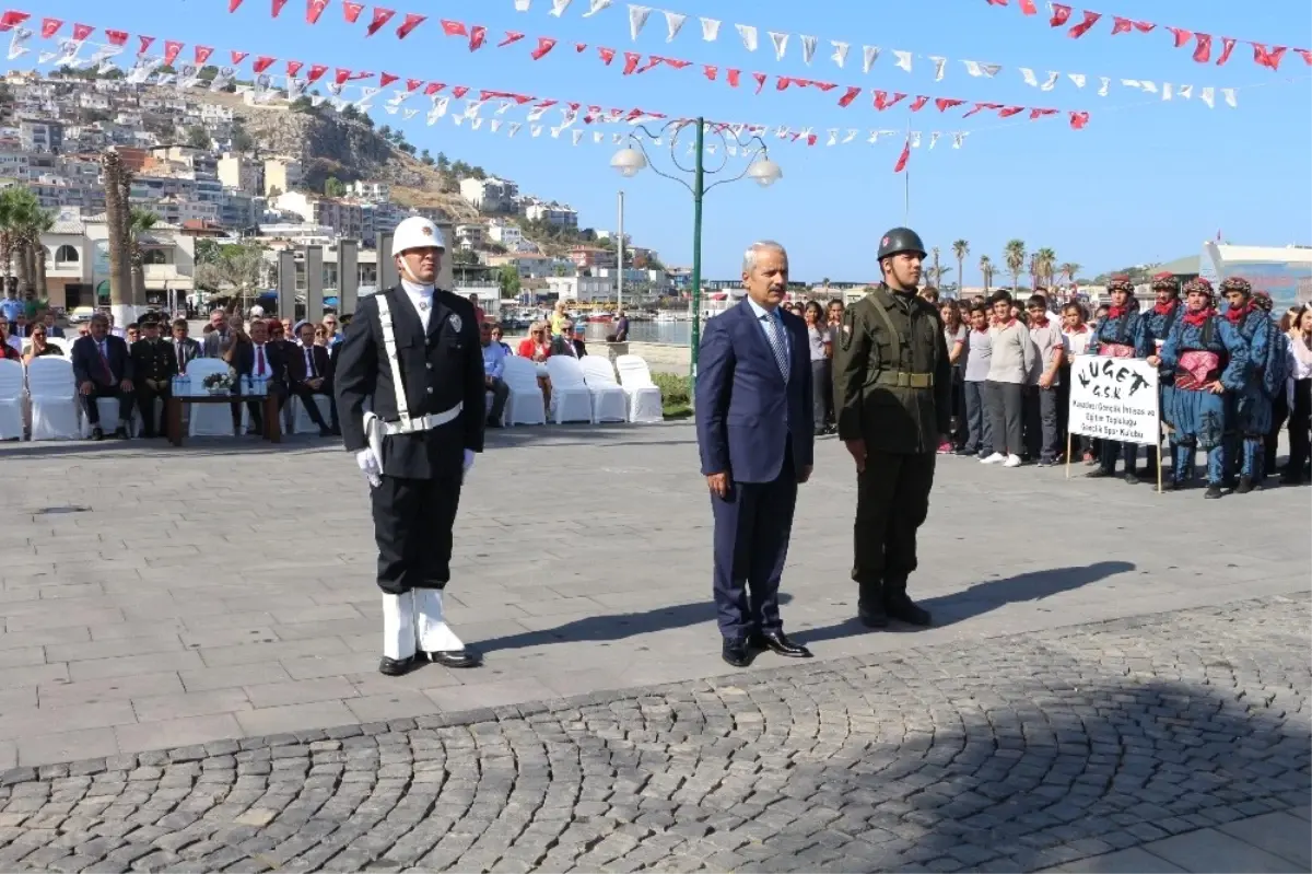 Kuşadası\'nda Gaziler Günü Kutlaması