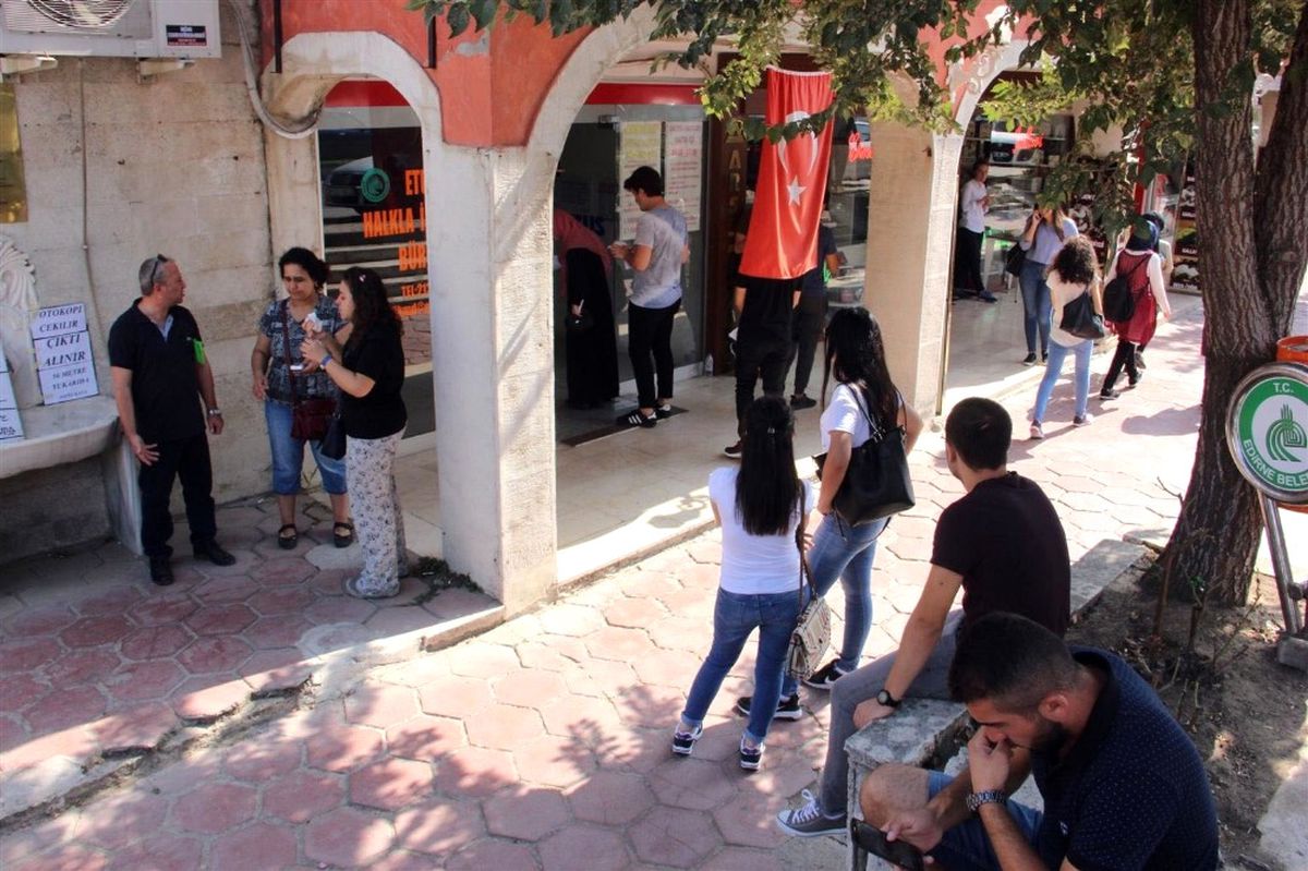 Öğrencilerin Kent Kart Kuyruğu