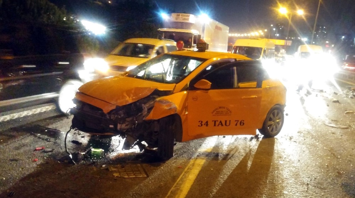 Tem Otoyolunda Zincirleme Kaza: 5 Yaralı