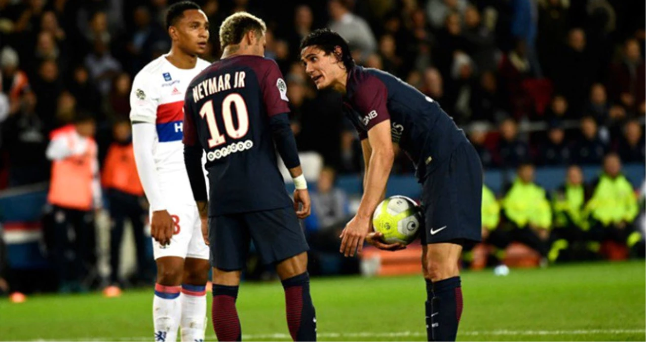 PSG\'de Neymar ile Cavani, Soyunma Odasında Kapıştı