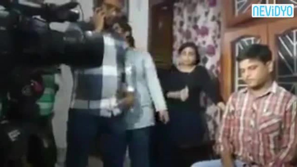 Rakip Kanalın Mikrofonunu Alınca...