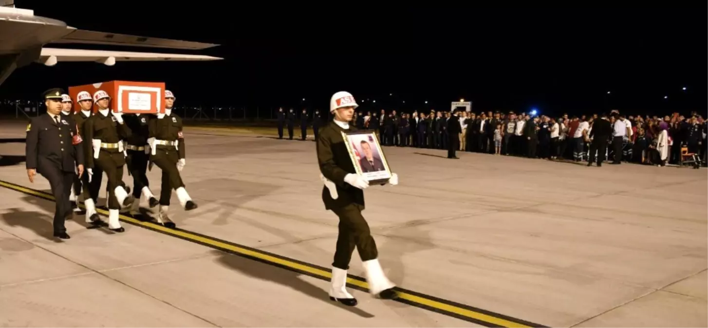 Şehit Uzman Çavuşun Cenazesi Denizli\'ye Getirildi