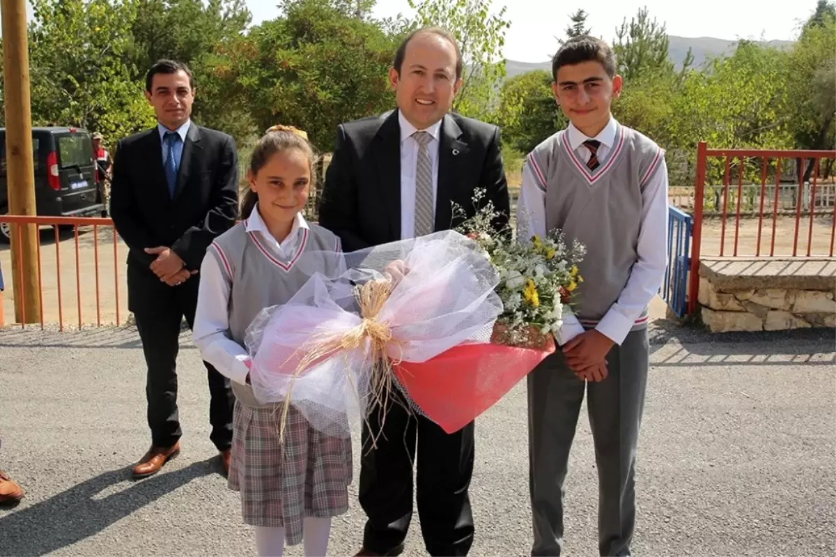 Vali Ali Hamza Pehlivan, Akşar Gençsoman İlkokulu\'nu Ziyaret Etti