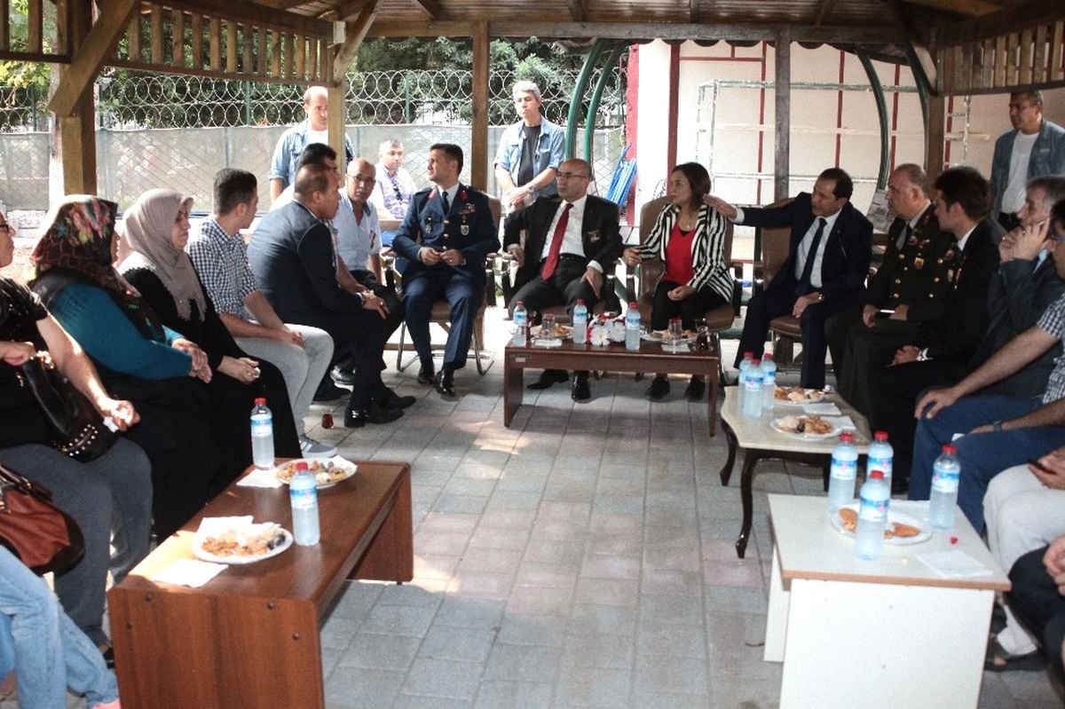 Vali Demirtaş\'tan Şehit ve Gazi Derneklerine Ziyaret