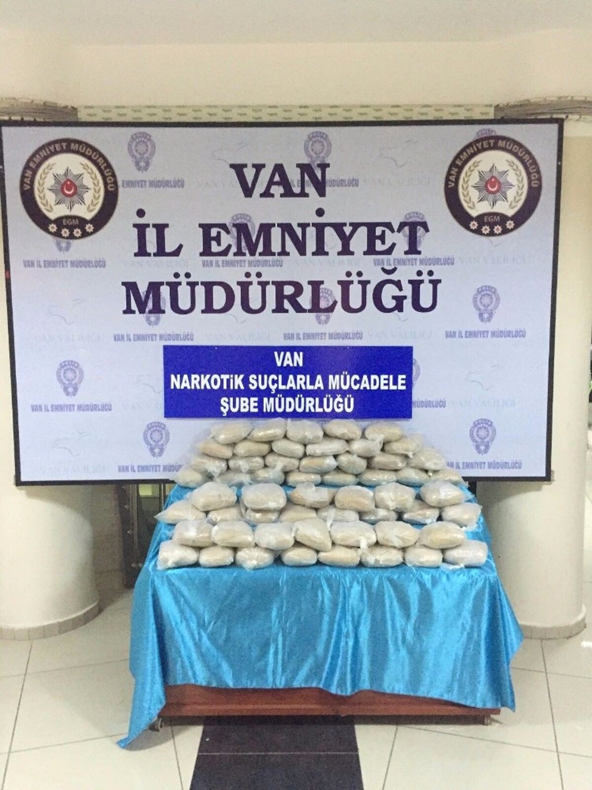 Van\'da 57 Kilo 853 Gram Toz Esrar Maddesi Ele Geçirildi