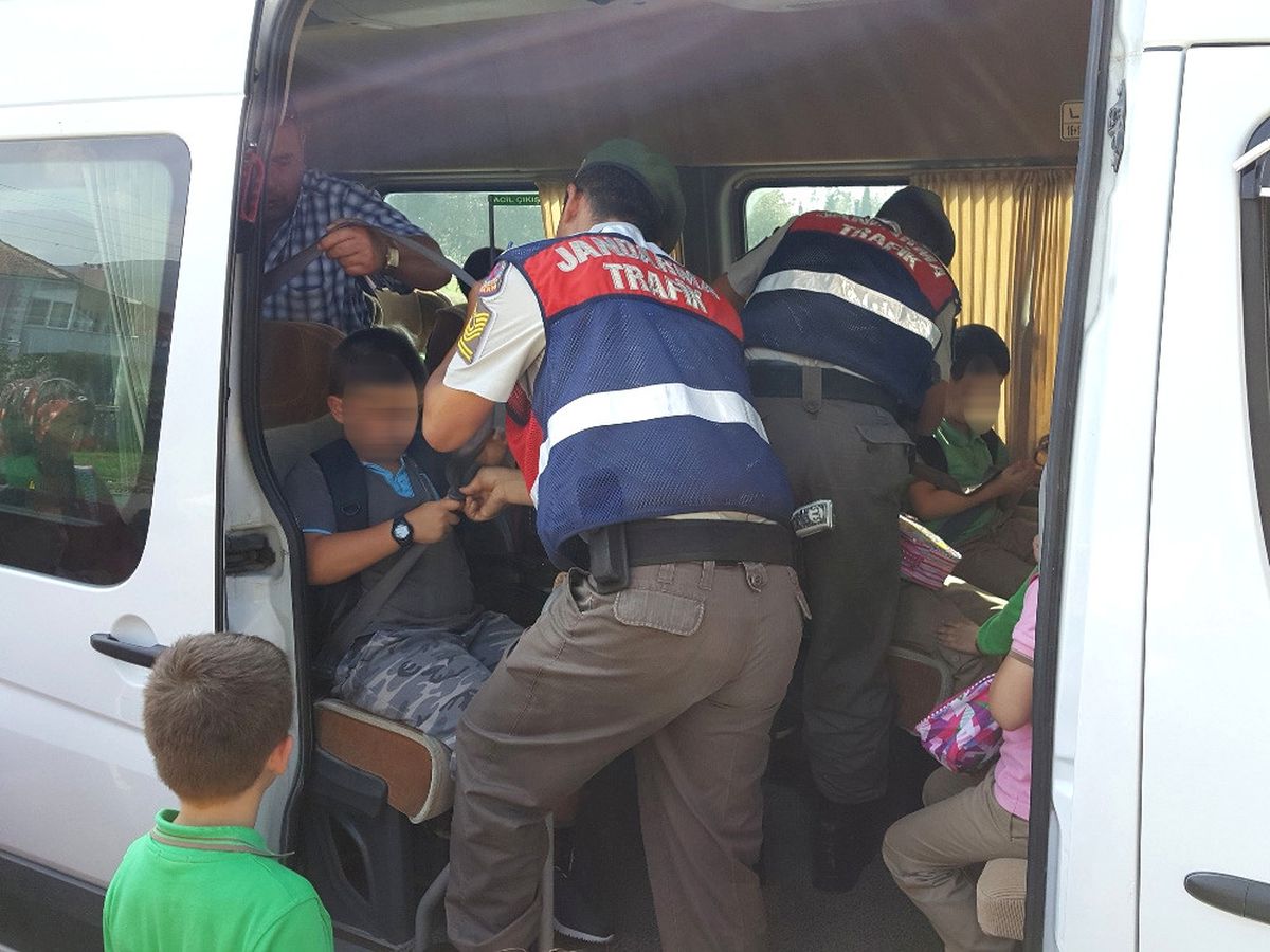 17 Kişilik Servise 32 Öğrenci Bindirmiş