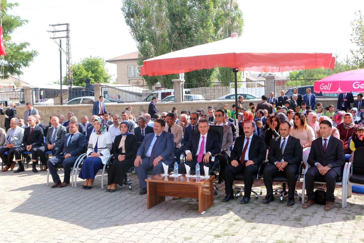 Ağrı\'da İlköğretim Haftası Kutlandı