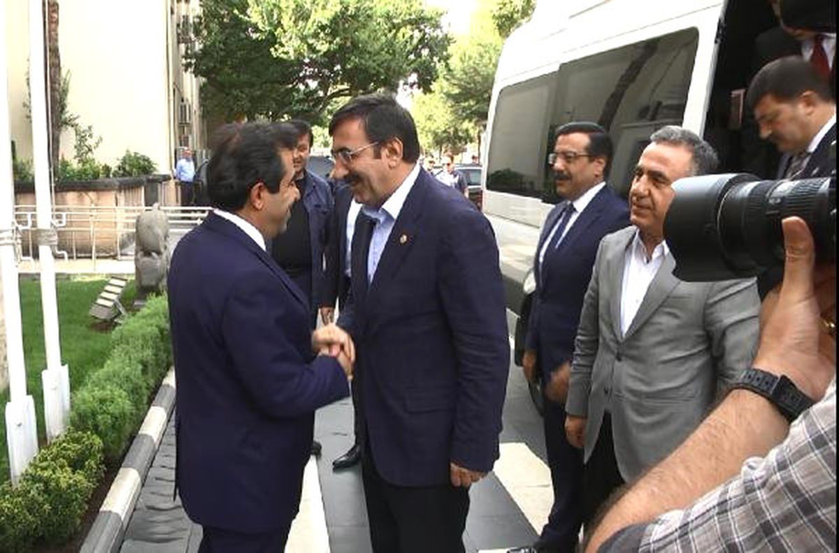 Ak Partili Yılmaz, Diyarbakır\'da Vali Güzeloğlu\'nu Ziyaret Etti