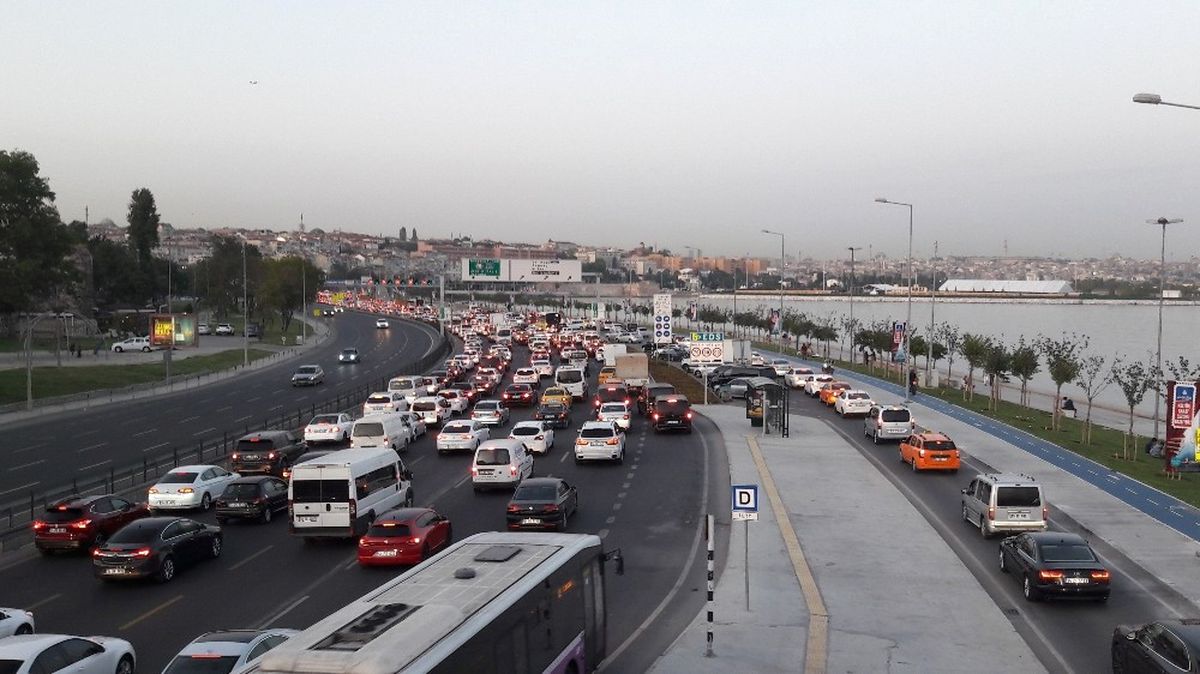 Avrasya Tüneli İstikametinde Trafik Durma Noktasına Geldi