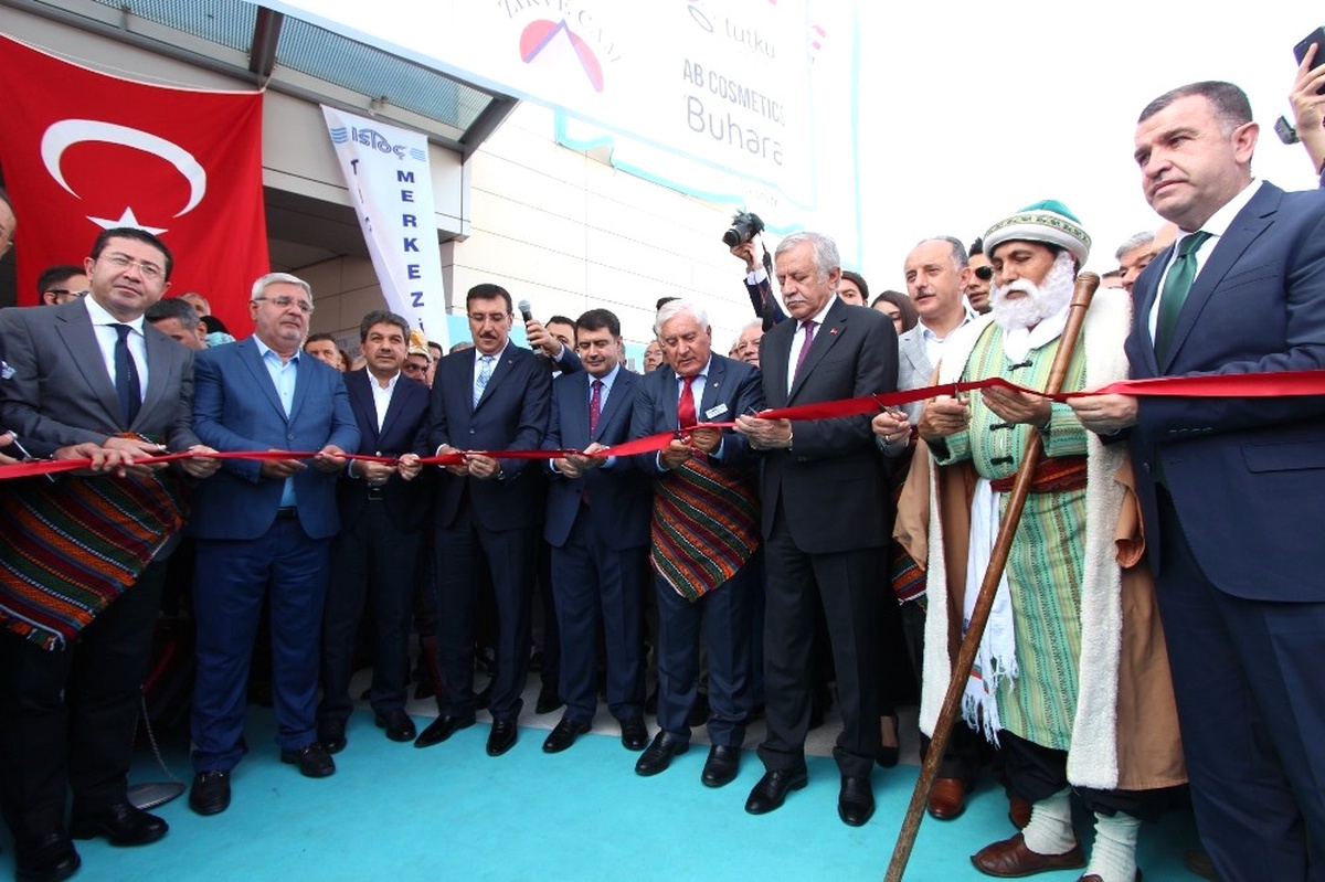 Bakan Tüfenkci, Ahilik Haftası\'nda Şed Kuşandı